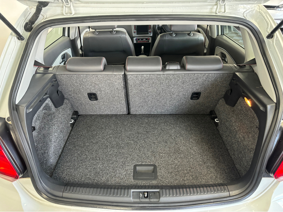 2016 Volkswagen Polo - image 12