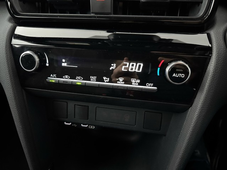 2025 Toyota Yaris Cross HYBRID LUNA SPORT €30,950