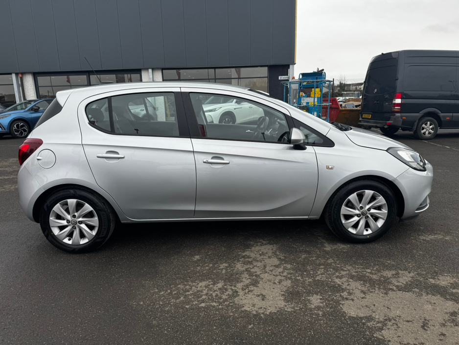 2017 Opel Corsa - image 4