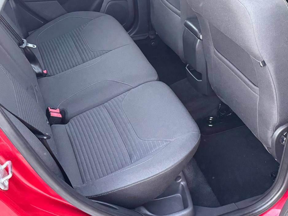 2017 Ford Focus - image 7