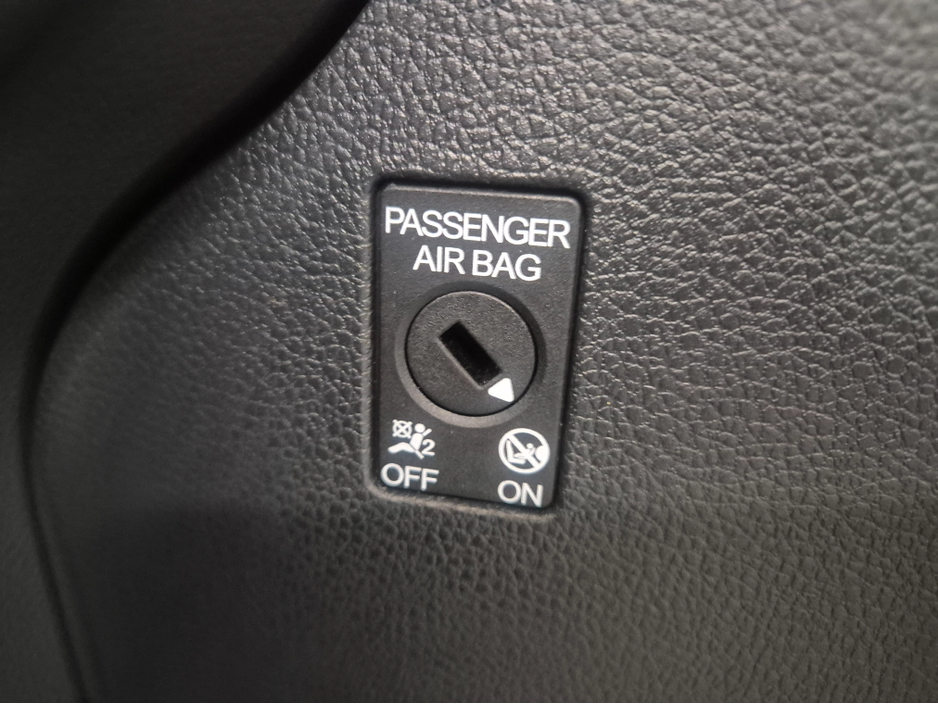 2016 Volkswagen Golf **HIGHLINE**ONLY 64000KMS**ALCANTARA SEATS*17" ALLOYS**BLIS**FOCAL INSIDE SPEAKERS*LANE ASSIST*KEYLESS ENTRY AND START**ADAPTIVE CRUISE CONTROL**DUAL ZONE CLIMATE**REVERSE CAMERA**BLUETOOTH STREAM €15,949