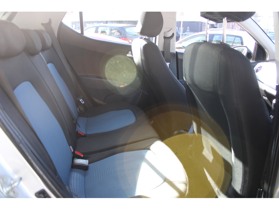 2017 Hyundai i10 - image 9