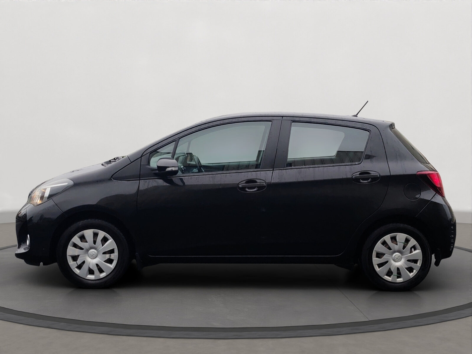 2015 Toyota Yaris 1.0 VVT-i 3Dr Luna €10,950