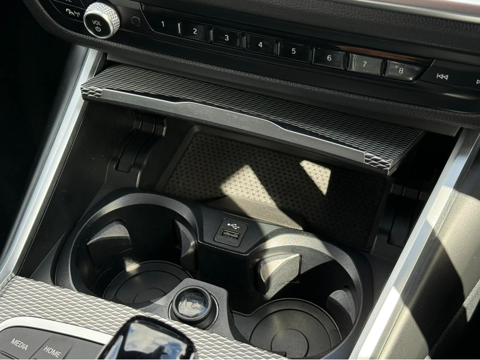 2022 BMW 3 Series - image 16