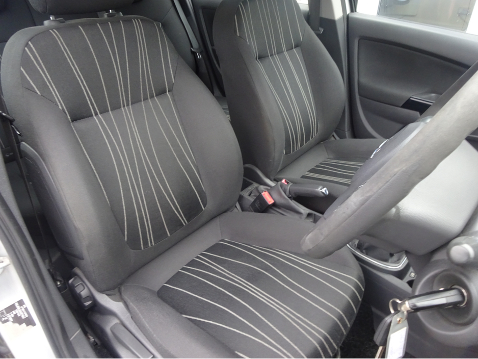 2010 Opel Corsa - image 10