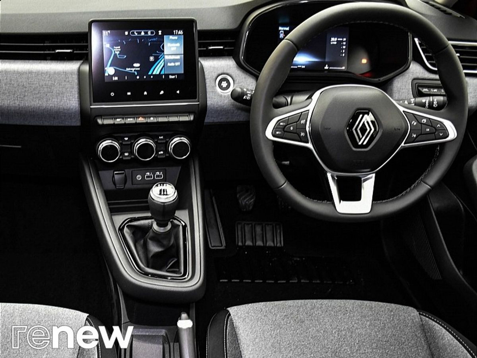 2025 Renault Clio - image 24