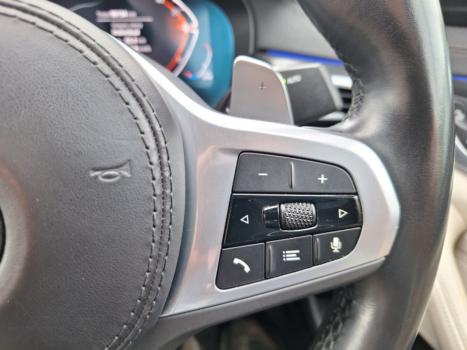 2023 BMW 5 Series - image 32