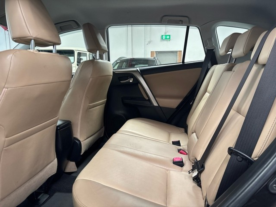 2014 Toyota Rav4 - image 7