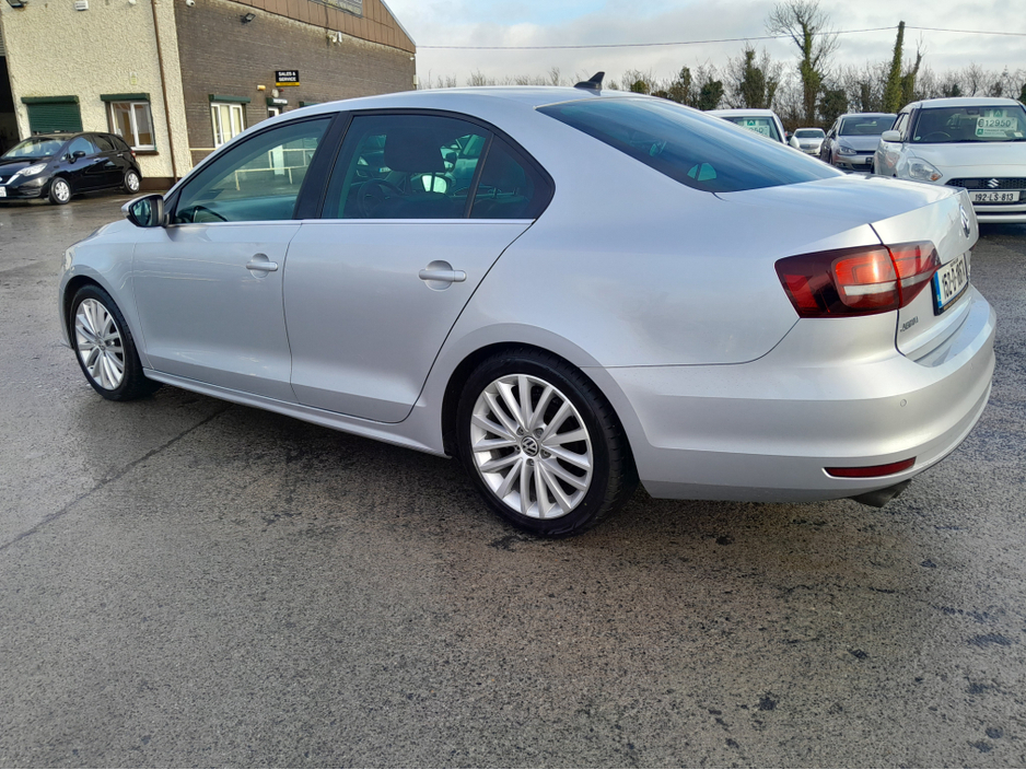 2015 Volkswagen Jetta - image 8