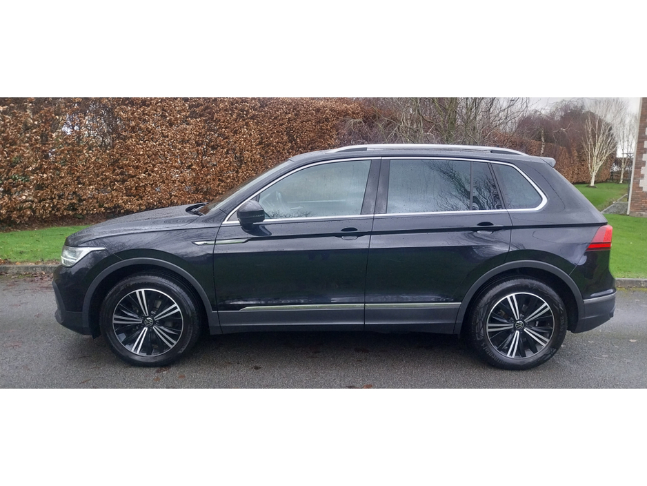2023 Volkswagen Tiguan LIFE 2.0 TDI 122BHP TECH PK €36,950