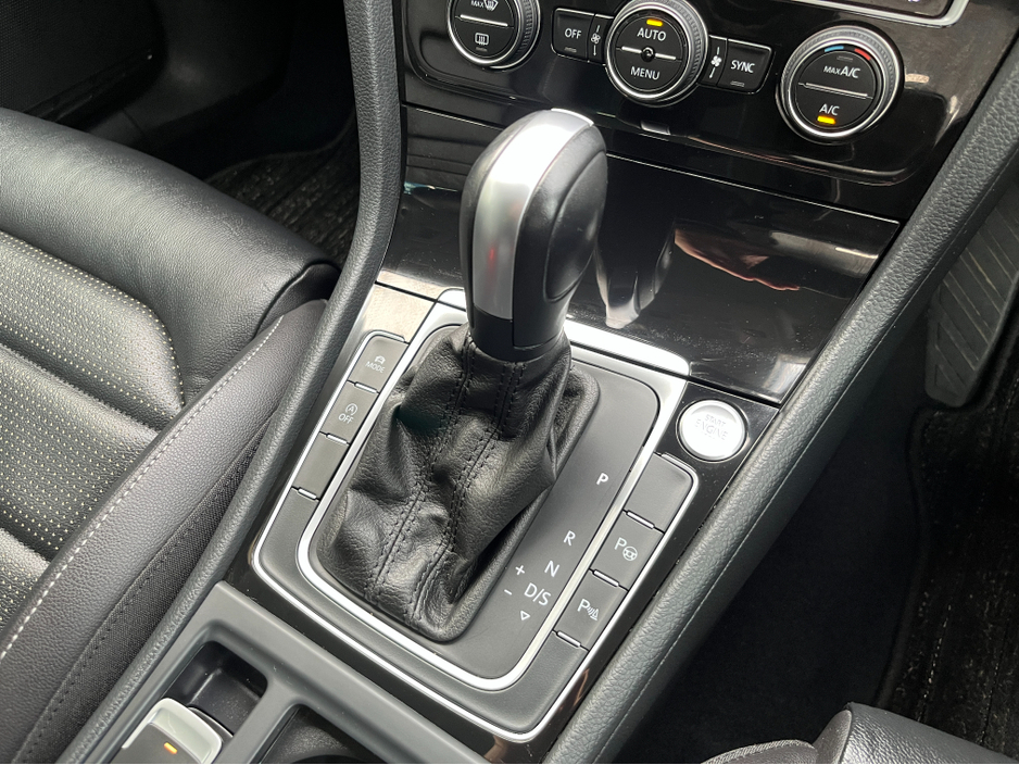 2020 Volkswagen Golf - image 18