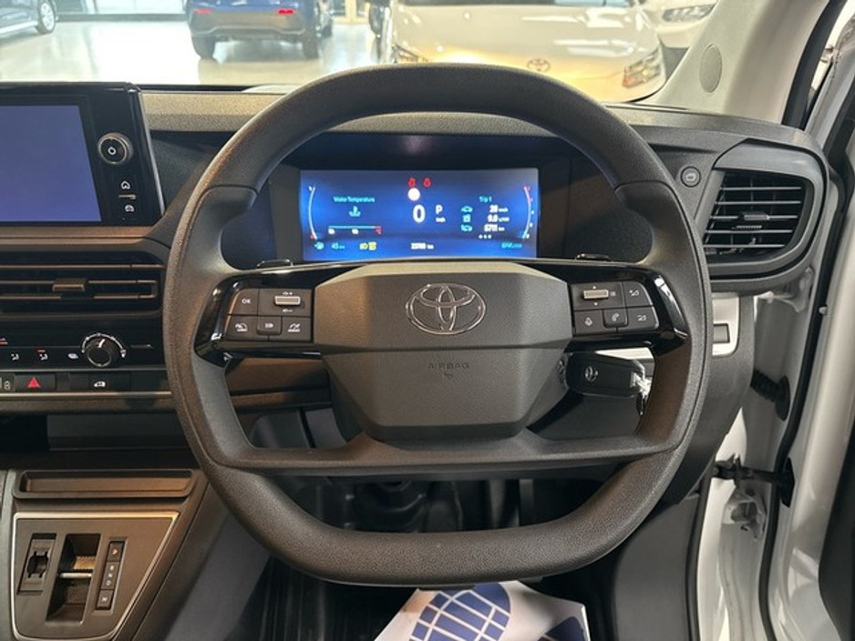 2024 Toyota Proace - image 9