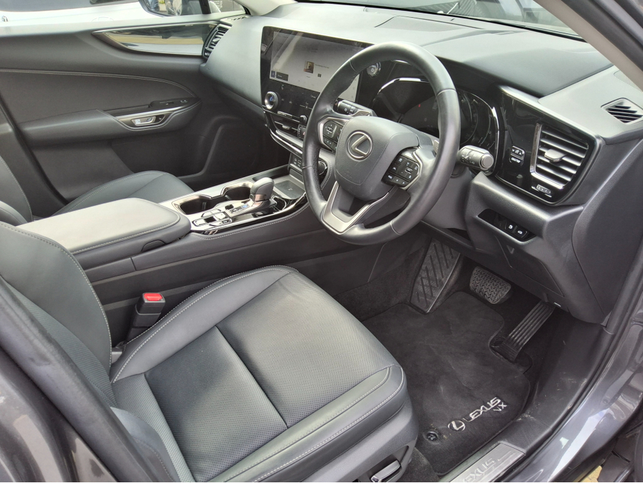 2023 Lexus NX 450 h+ - image 8