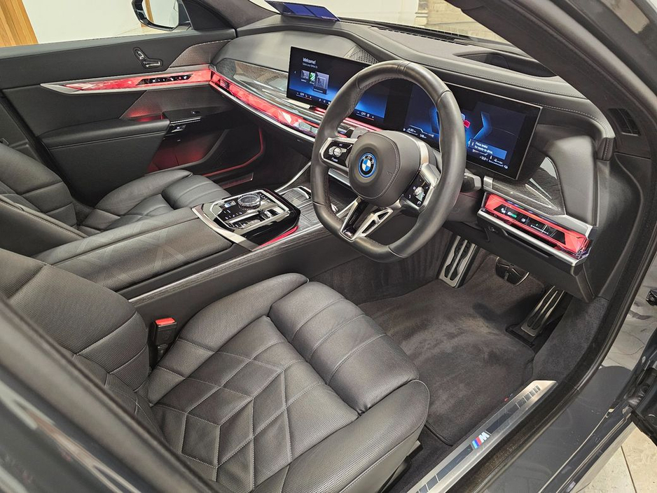 2023 BMW 7 Series - image 9