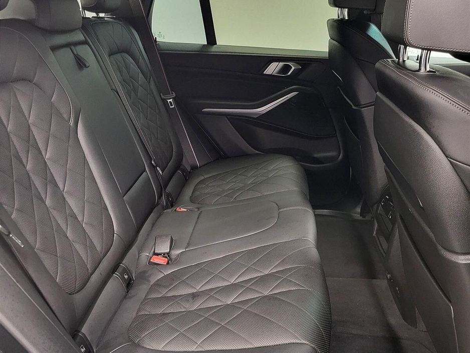 2024 BMW X5 - image 11