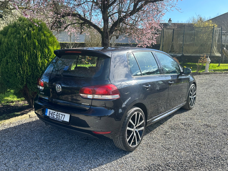 2011 Volkswagen Golf - image 4