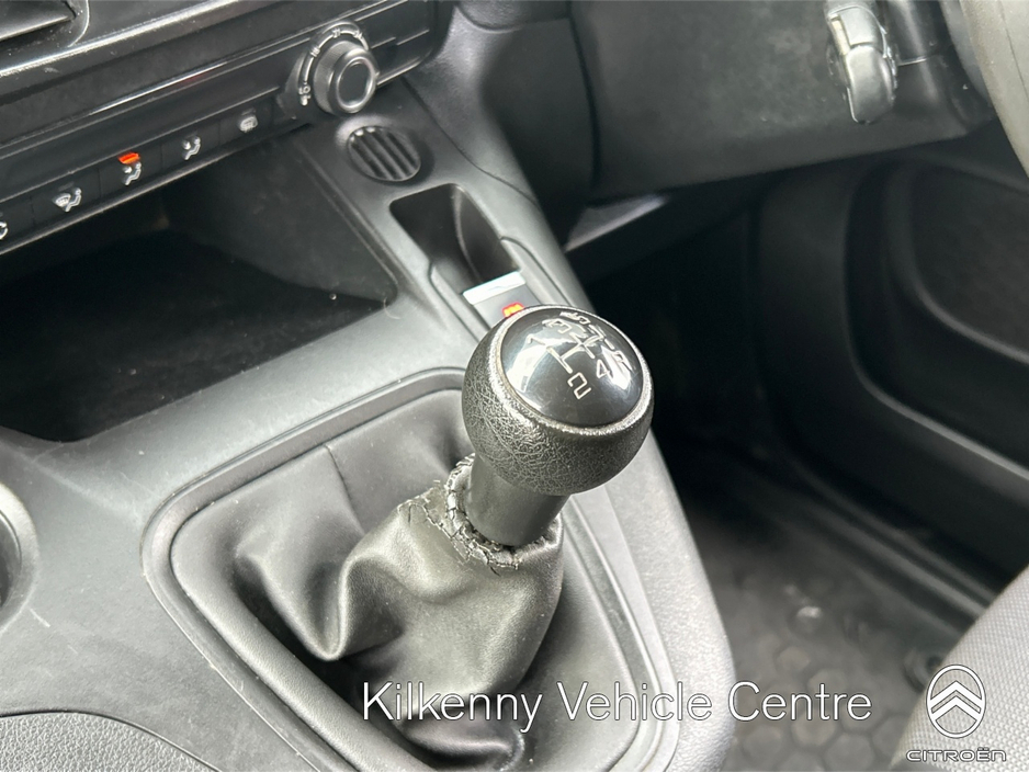 2021 Citroen Berlingo - image 14