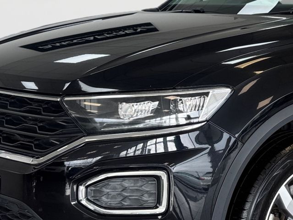 2021 Volkswagen T-Roc - image 9