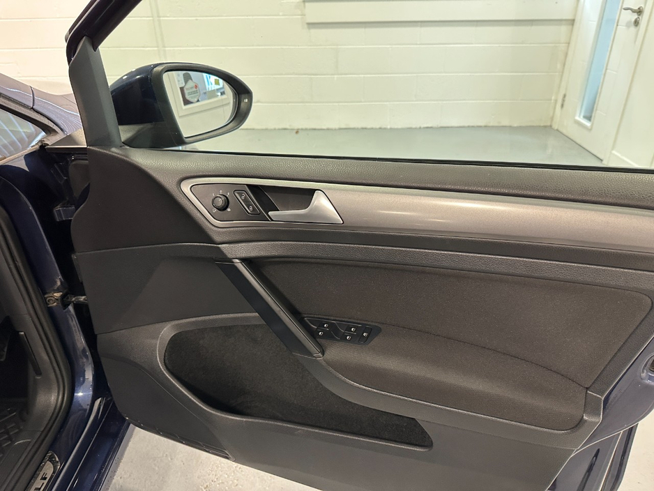 2014 Volkswagen Golf - image 21