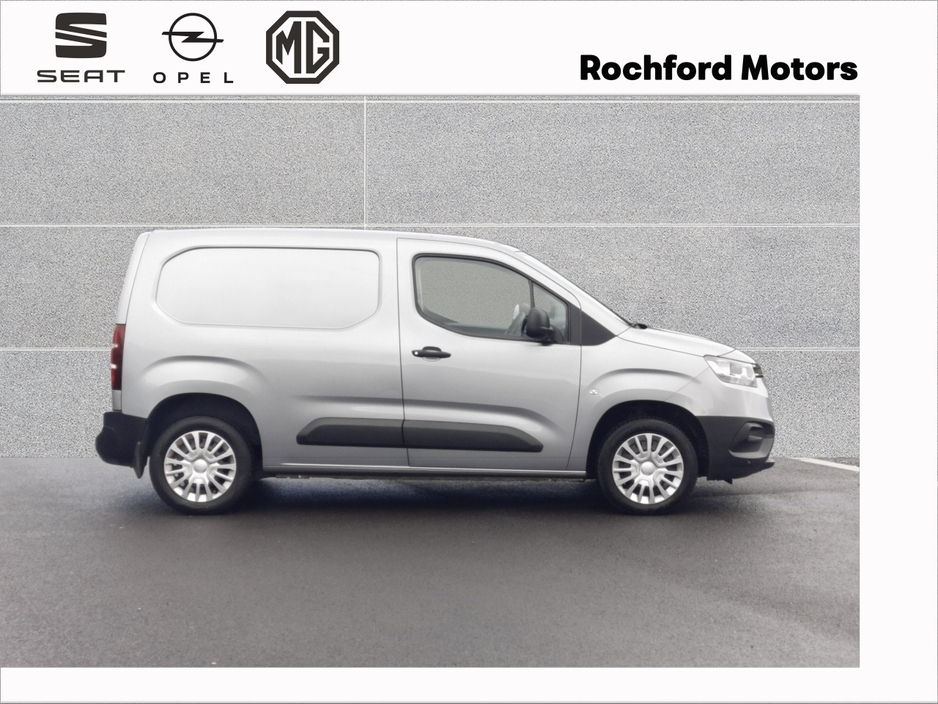 2021 Toyota Proace - image 3