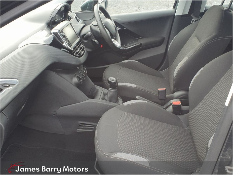 2016 Peugeot 208 - image 4