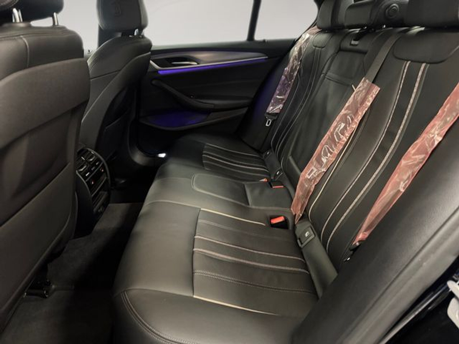 2020 BMW 5 Series - image 16