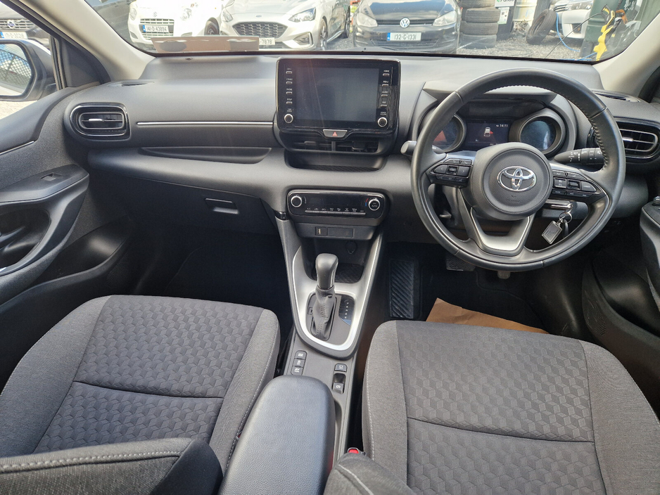 2020 Toyota Yaris - image 12