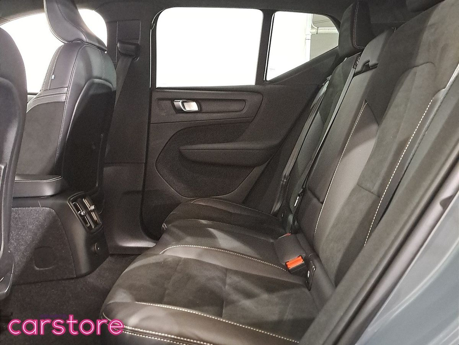 2022 Volvo XC40 PHEV T4 (197hp) R-Design FWD €33,880