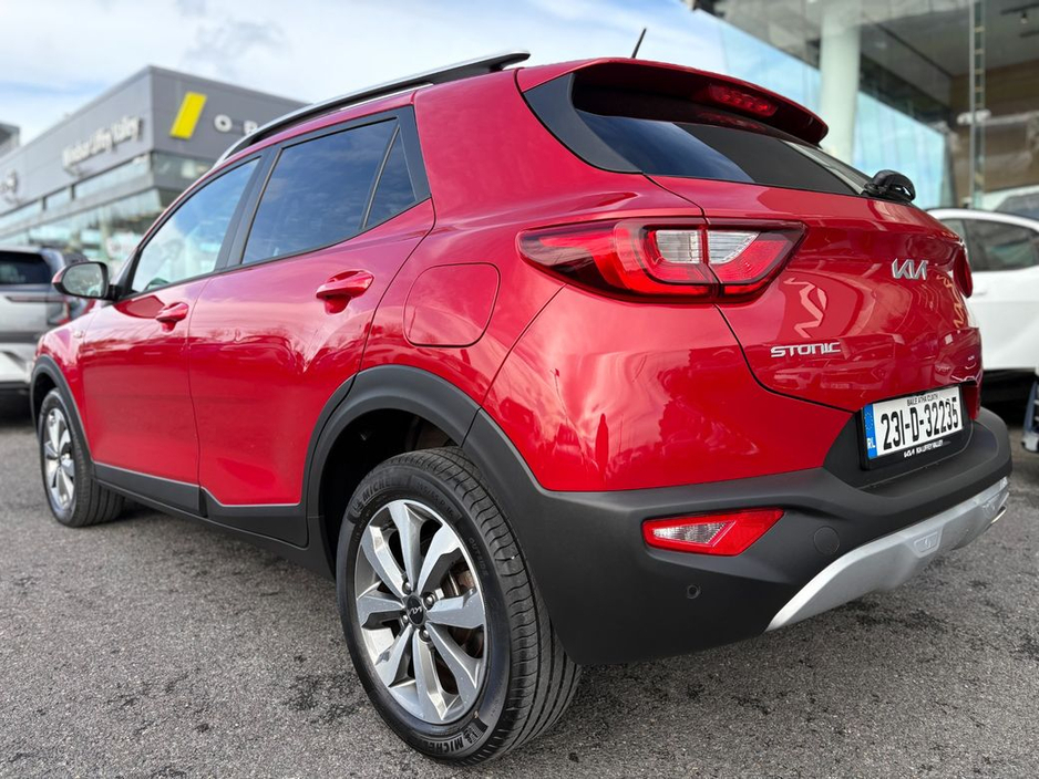 2023 Kia Stonic - image 10