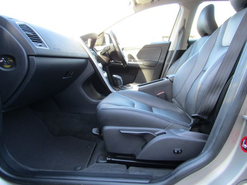 2014 Volvo XC60 - image 14