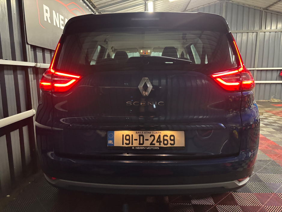 2019 Renault Grand Scenic - image 2