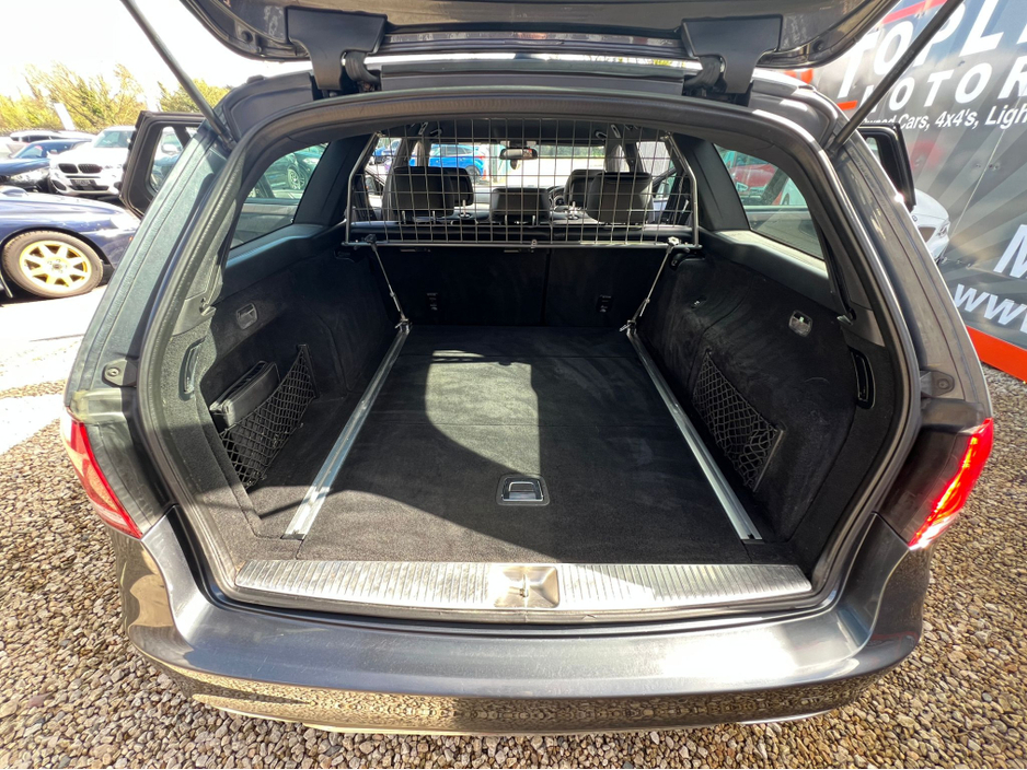 2016 Mercedes-Benz E Class - image 16