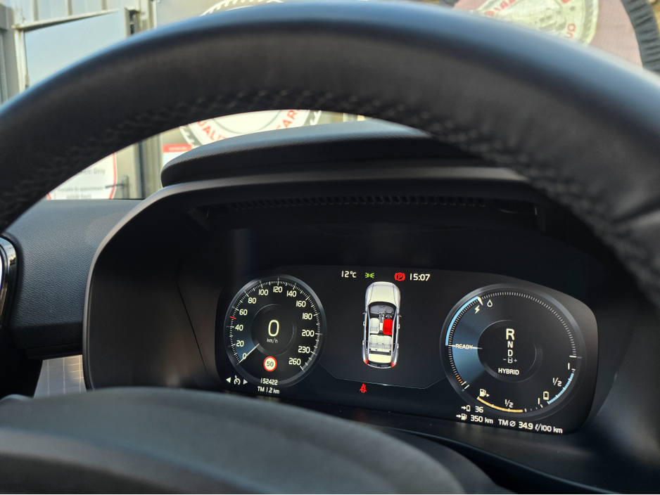 2023 Volvo XC40 - image 29