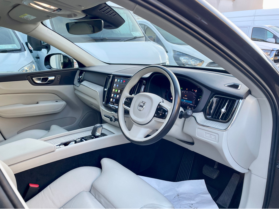 2023 Volvo XC60 - image 13