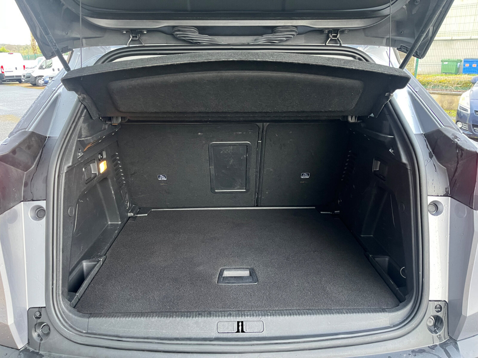 2021 Peugeot 3008 - image 9