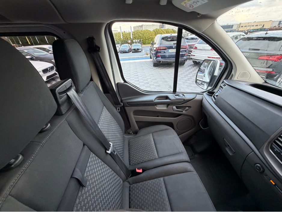 2021 Ford Transit Custom Kombi - image 25