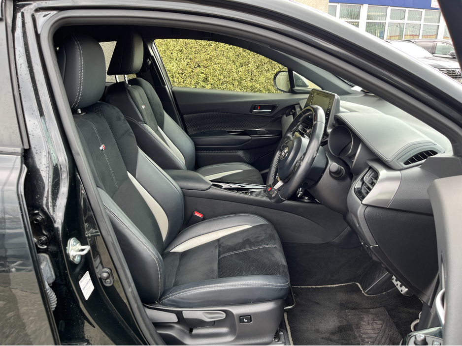 2020 Toyota C-HR - image 9