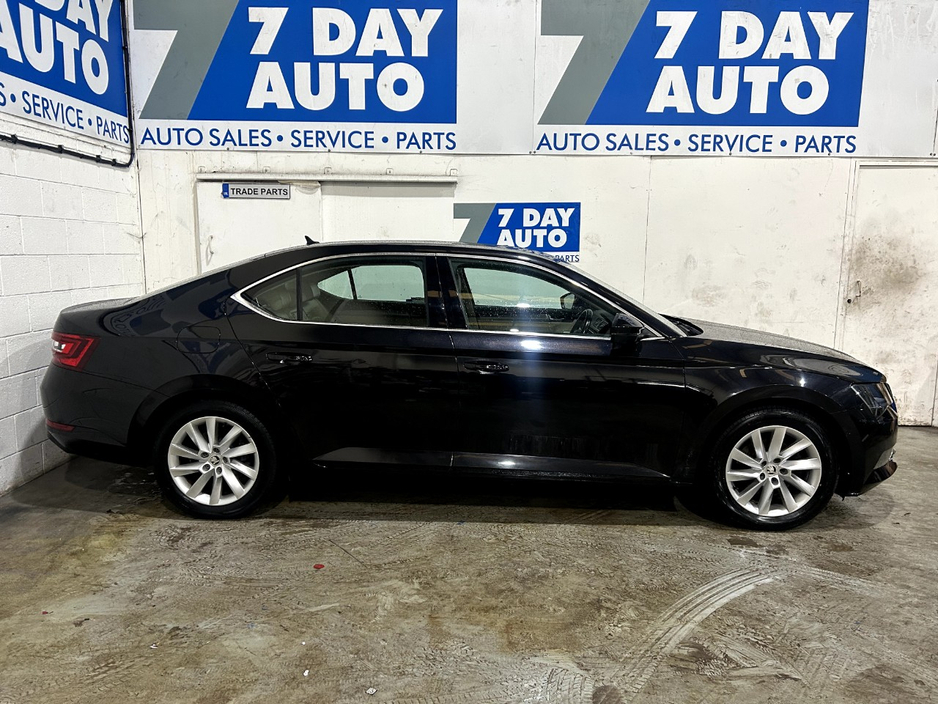 2018 Skoda Superb - image 3