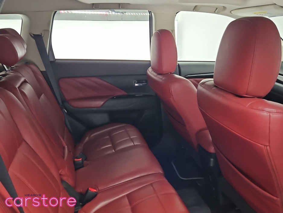 2017 Mitsubishi Outlander PHEV 2.0L MIVEC 4WD 5-Seater Instyle €16,880