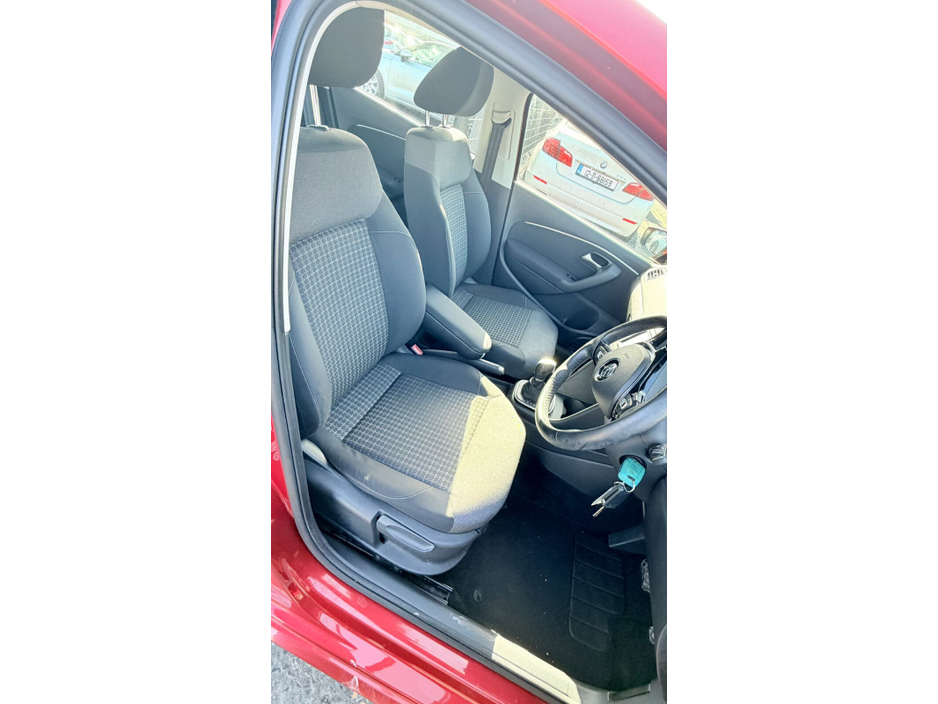 2014 Volkswagen Polo - image 10