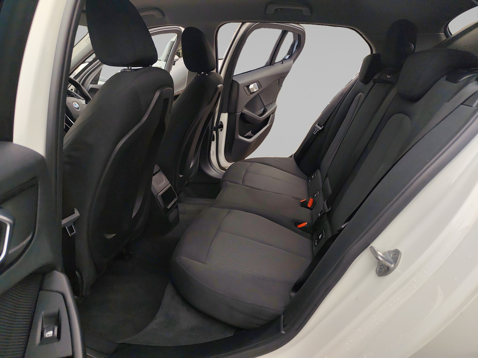 2020 BMW 1 Series - image 12