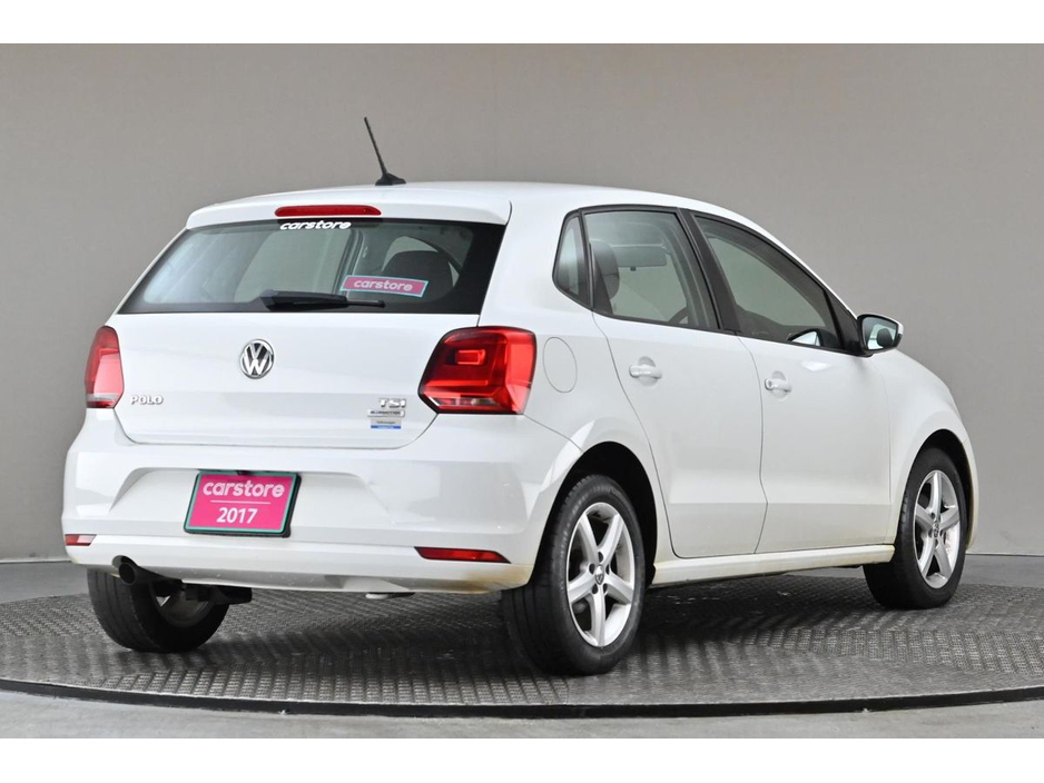 2017 Volkswagen Polo - image 9