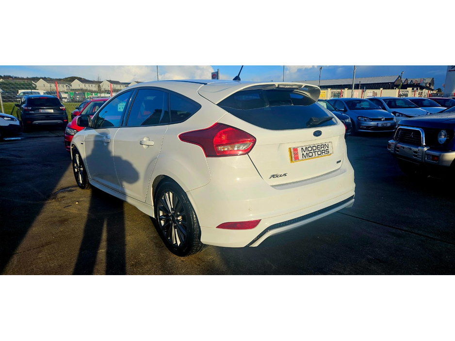 2018 Ford Focus - image 14