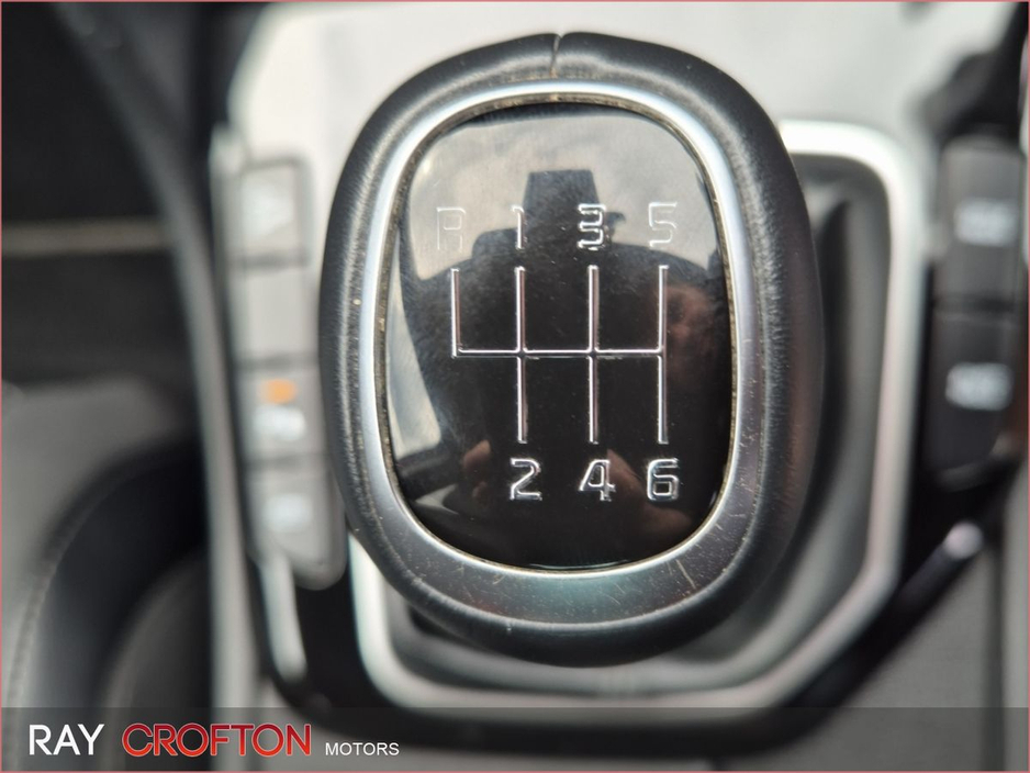 2022 Kia Sportage - image 9