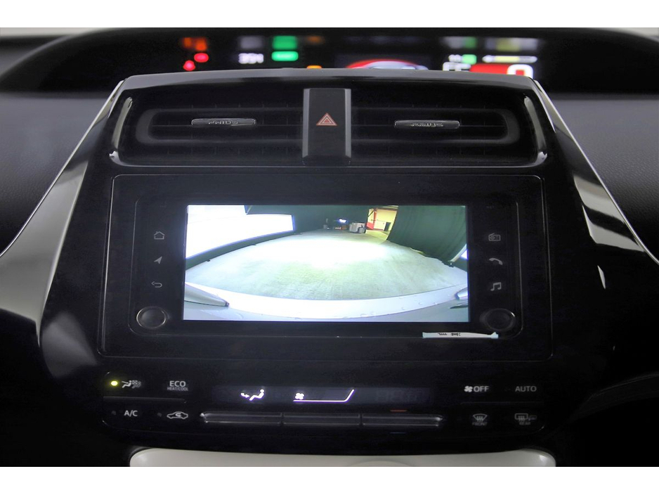 2017 Toyota Prius - image 18