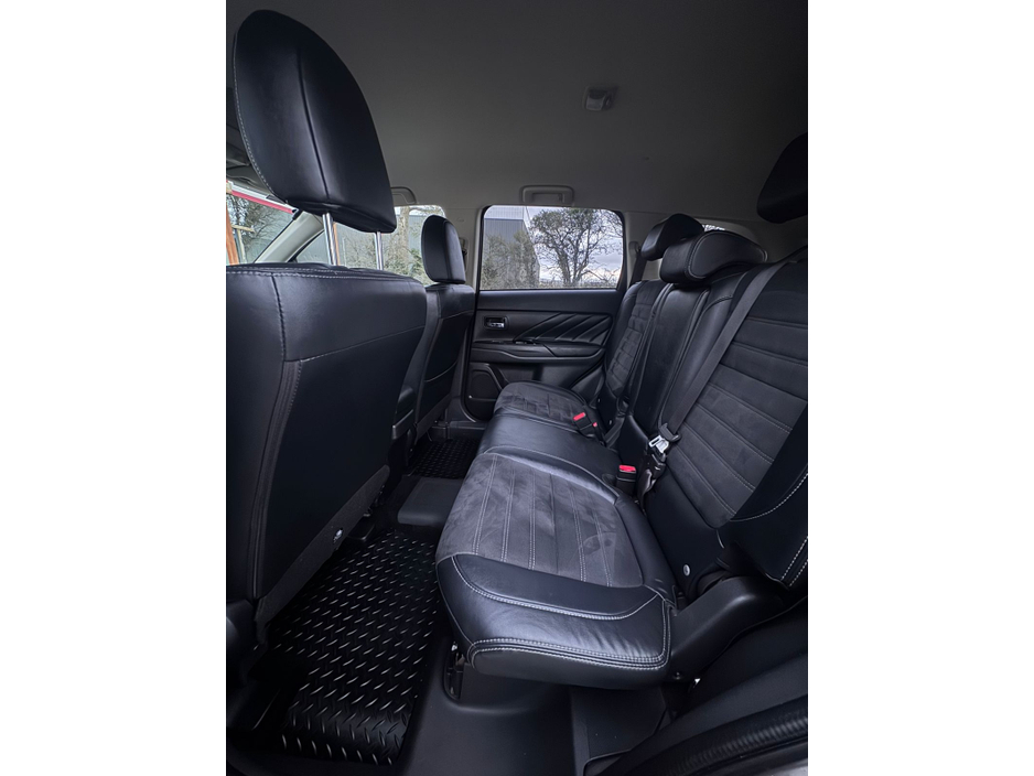 2016 Mitsubishi Outlander - image 13