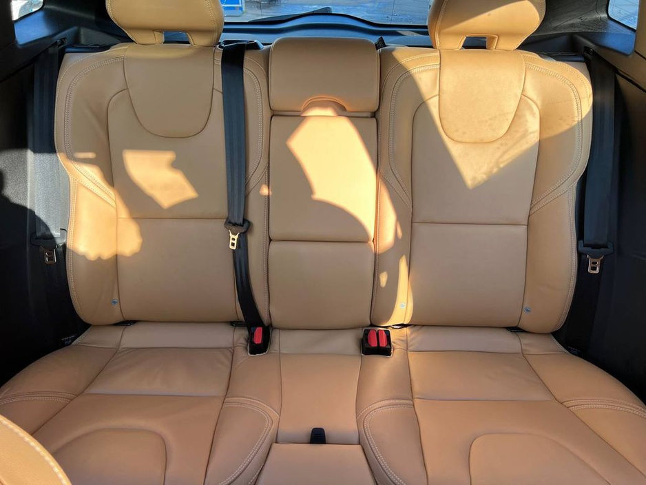 2019 Volvo V40 - image 13