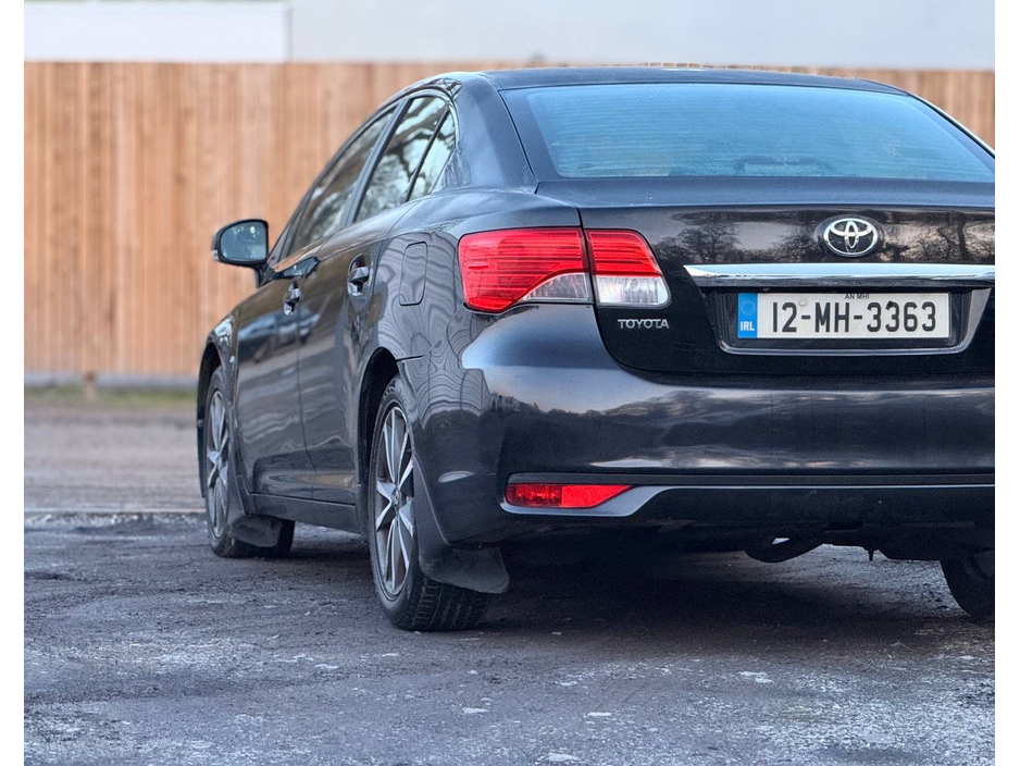 2012 Toyota Avensis - image 18