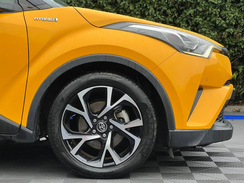 2018 Toyota C-HR 1.8 HYBRID // SERVICE HISTORY // 18" DIAMOND CUT ALLOYS // ADAPTIVE CRUISE CONTROL €17,750