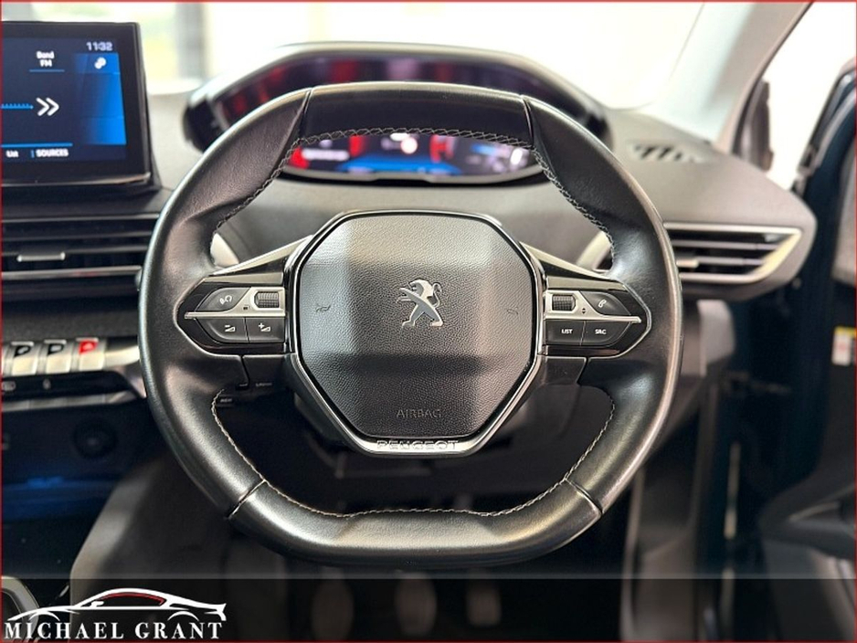 2021 Peugeot 5008 - image 14